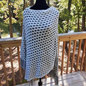 MAX EDITION - IVORY/GRAY SWEATER SHAWL